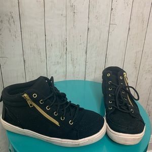 Sneaker pumps with zipper